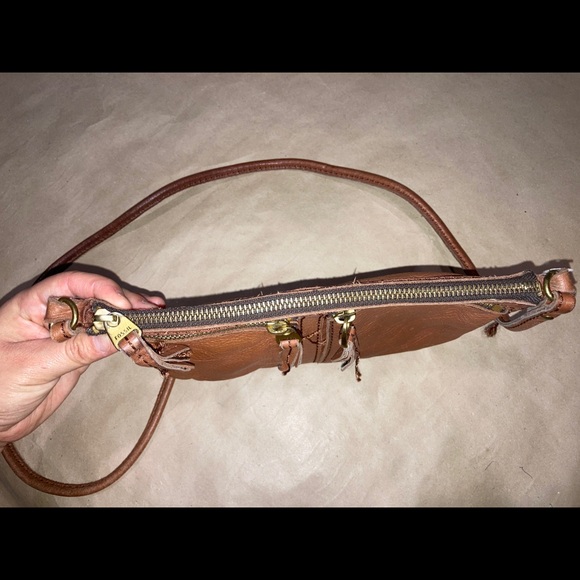 Clearance 🛍 Small brown fossil crossbody. - Picture 3 of 7